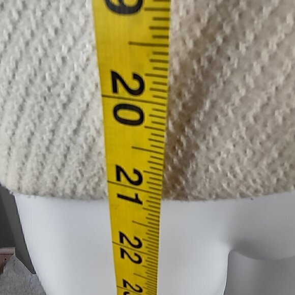 BCBGMaxAzria 100% Wool Cream One Button Blazer With Faux Pockets. Size 2 - Picture 6 of 12